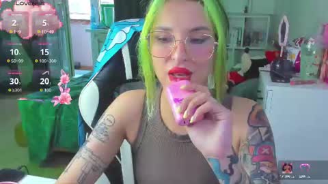 Snapshot of folinskaayaa chatting on August 5, 8:06 am folinskaayaa online show from August 5, 8:06 am