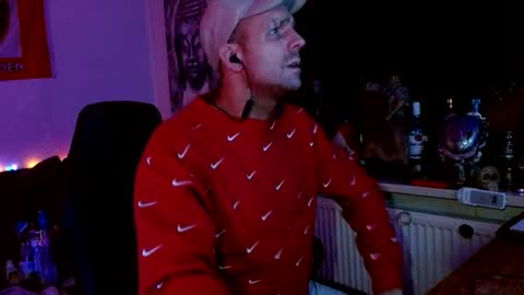 Snapshot of fonzie8012 chatting on September 27, 1:43 am Hard2DaCore22 online show from September 27, 1:43 am