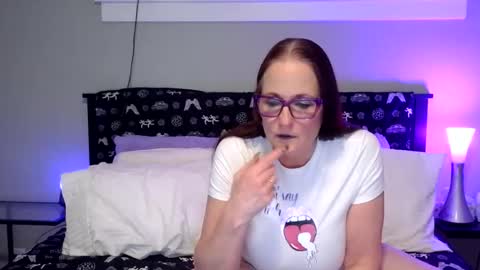 forbiddenwifey online show from April 19, 4:12 am