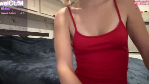 Snapshot of foreverkinkyy chatting on December 17, 1:07 am Elaine online show from December 17, 1:07 am