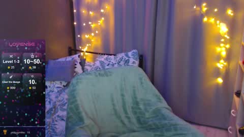 Snapshot of foreversmileme chatting on December 3, 1:08 am Julia online show from December 3, 1:08 am