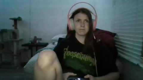 Snapshot of foursknfairy chatting on April 18, 12:14 am foursknfairy online show from April 18, 12:14 am