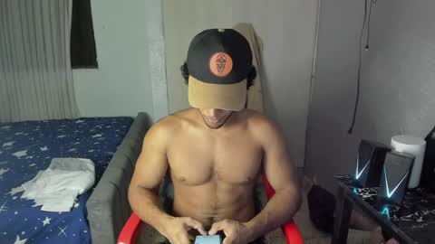 Snapshot of fox_evans chatting on June 1, 1:51 am Fox online show from June 1, 1:51 am