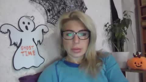 fox_red_lady7 online show from October 27, 6:50 am