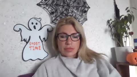 fox_red_lady7 online show from October 30, 7:10 am