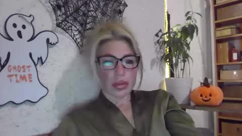 fox_red_lady7 online show from October 31, 7:59 pm