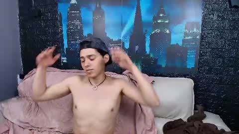 Snapshot of fox_white_ chatting on June 18, 7:07 pm . FOX WHITE . online show from June 18, 7:07 pm
