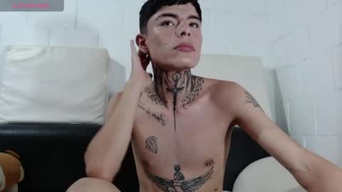 Snapshot of foxbadboy chatting on June 1, 11:50 pm foxbadboy online show from June 1, 11:50 pm