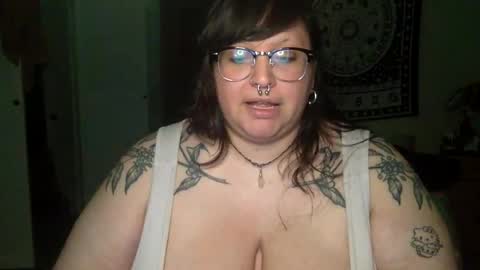 Snapshot of foxdarling96 chatting on June 23, 1:14 am foxdarling96 online show from June 23, 1:14 am