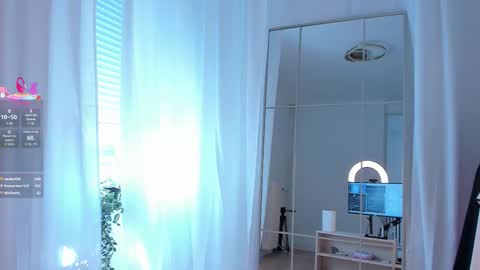Snapshot of foxe_sailey chatting on March 25, 9:37 am Fox love you online show from March 25, 9:37 am