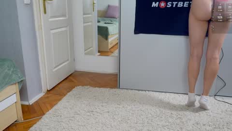 CUSTOM PHOTOS AND VIDEOS -  online show from December 3, 1:32 pm