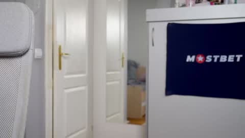 CUSTOM PHOTOS AND VIDEOS -  online show from January 8, 12:15 pm