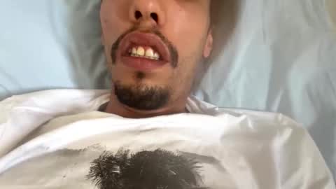 Snapshot of foxfuckerbr chatting on December 3, 9:40 am Zuey online show from December 3, 9:40 am