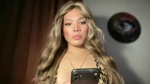 Snapshot of foxli_xx chatting on May 3, 9:59 am KITTY online show from May 3, 9:59 am