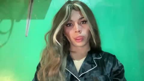 Snapshot of foxli_xx chatting on May 24, 12:10 pm KITTY online show from May 24, 12:10 pm
