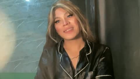 Snapshot of foxli_xx chatting on June 14, 10:45 pm KITTY online show from June 14, 10:45 pm