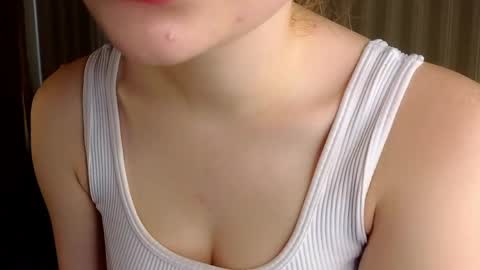 Snapshot of foxxx_tail chatting on June 7, 2:43 pm Petra online show from June 7, 2:43 pm