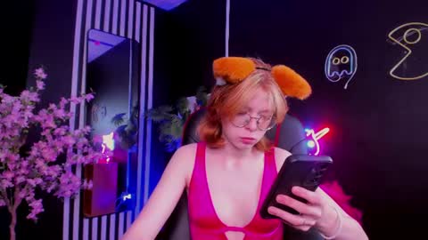 Snapshot of foxxxypolly chatting on June 24, 5:39 am Polly online show from June 24, 5:39 am