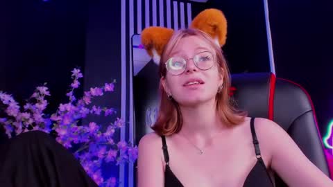 Snapshot of foxxxypolly chatting on July 17, 5:47 am Polly online show from July 17, 5:47 am