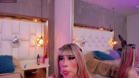 Snapshot of foxxy_dolce chatting on April 16, 9:39 pm Foxxy online show from April 16, 9:39 pm