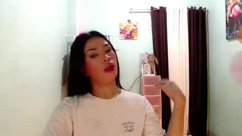 Snapshot of foxxygirly_ chatting on June 6, 1:27 pm Eva Violet online show from June 6, 1:27 pm