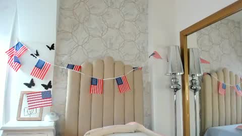 Snapshot of foxy200__ chatting on July 4, 7:42 pm Foxy online show from July 4, 7:42 pm