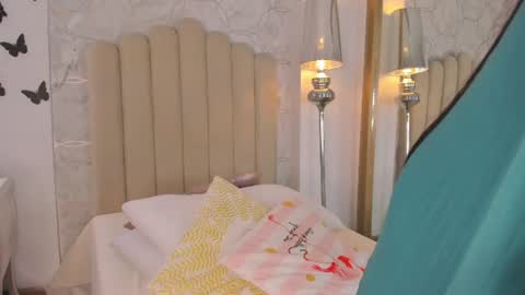 Snapshot of foxy200__ chatting on August 1, 7:46 pm Foxy online show from August 1, 7:46 pm