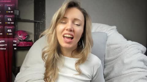 Snapshot of foxy_blond chatting on January 31, 7:29 am Foxy online show from January 31, 7:29 am