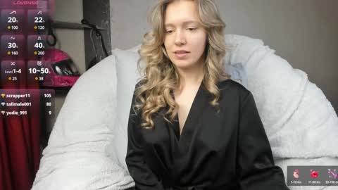 Snapshot of foxy_blond chatting on February 3, 10:14 am Foxy online show from February 3, 10:14 am