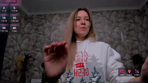 Snapshot of foxy_blond chatting on February 24, 3:33 am Foxy online show from February 24, 3:33 am