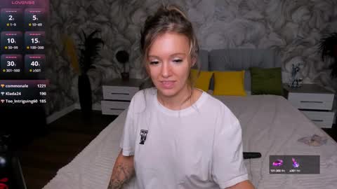 Snapshot of foxy_blond chatting on February 26, 12:47 pm Foxy online show from February 26, 12:47 pm