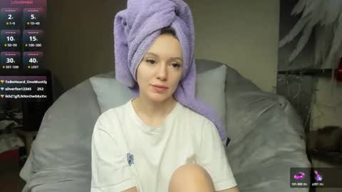 Snapshot of foxy_blond chatting on March 6, 10:41 am Foxy online show from March 6, 10:41 am