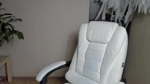 Snapshot of foxy_blond chatting on September 10, 12:21 am Foxy online show from September 10, 12:21 am