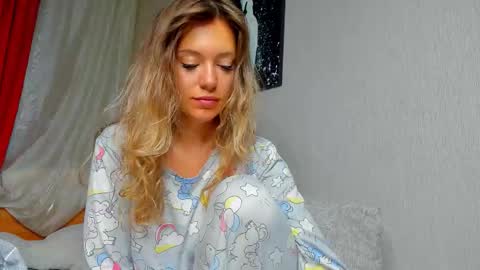 Snapshot of foxy_blond chatting on September 30, 12:15 am Foxy online show from September 30, 12:15 am