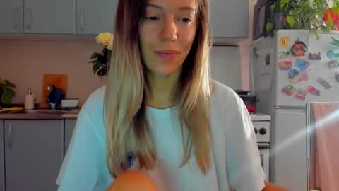 Snapshot of foxy_blond chatting on October 18, 12:13 am Foxy online show from October 18, 12:13 am