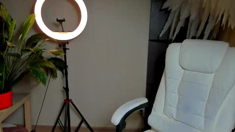 Snapshot of foxy_blond chatting on November 4, 12:21 am Foxy online show from November 4, 12:21 am