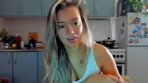 Snapshot of foxy_blond chatting on November 8, 12:55 am Foxy online show from November 8, 12:55 am