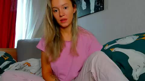 Snapshot of foxy_blond chatting on November 9, 6:33 am Foxy online show from November 9, 6:33 am