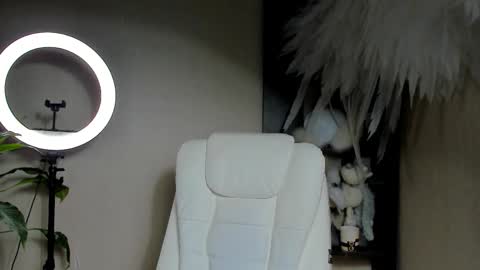 Snapshot of foxy_blond chatting on December 1, 12:15 am Foxy online show from December 1, 12:15 am