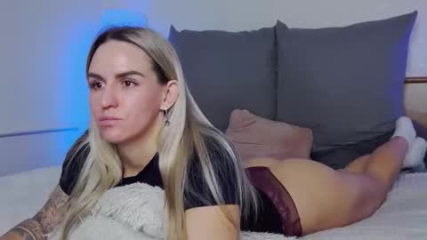 Snapshot of foxy_kimmi chatting on November 30, 7:12 am Foxy Kimmi online show from November 30, 7:12 am