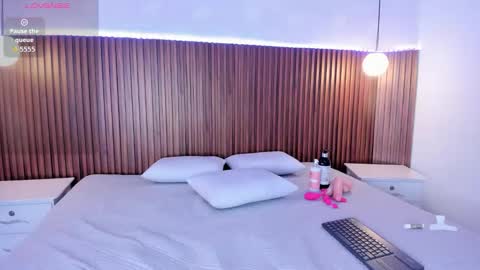 foxy_kylie online show from February 7, 8:01 pm