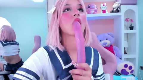 Loren online show from October 29, 6:42 pm