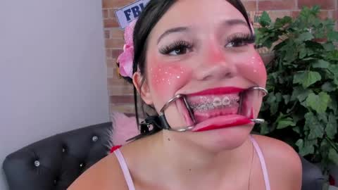 Snapshot of foxy_loren chatting on May 11, 3:07 pm Loren online show from May 11, 3:07 pm