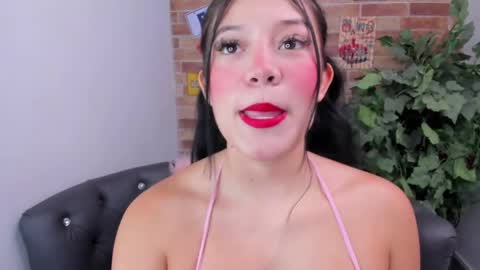 Snapshot of foxy_loren chatting on June 10, 11:09 am Loren online show from June 10, 11:09 am