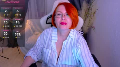 Snapshot of foxy_queeen chatting on May 6, 6:19 am Lola online show from May 6, 6:19 am