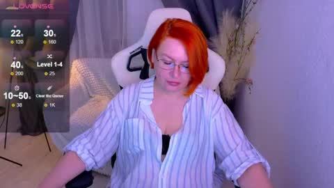 Snapshot of foxy_queeen chatting on May 7, 6:52 am Lola online show from May 7, 6:52 am