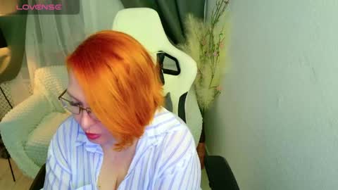 Snapshot of foxy_queeen chatting on May 11, 6:08 am Lola online show from May 11, 6:08 am
