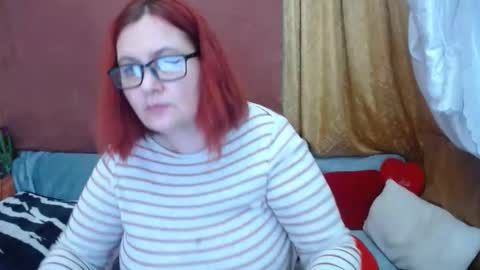 Snapshot of foxydesiree chatting on May 2, 5:29 pm foxydesiree online show from May 2, 5:29 pm