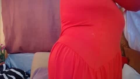 Snapshot of foxydesiree chatting on May 8, 11:15 am foxydesiree online show from May 8, 11:15 am