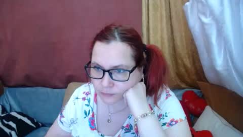 Snapshot of foxydesiree chatting on May 9, 4:17 am foxydesiree online show from May 9, 4:17 am
